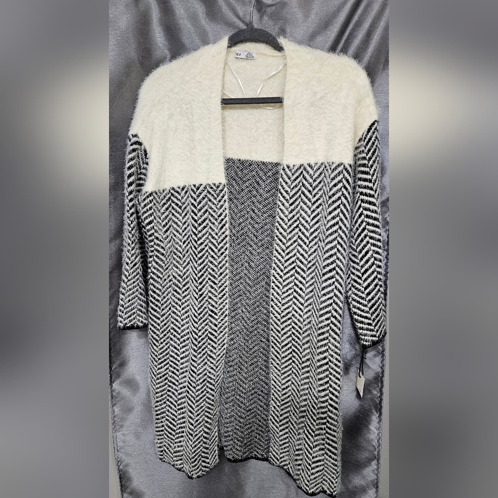 Ladies cardigan sz L Dex